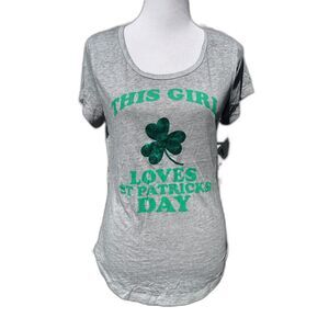 New T-Shirt "This Girl Loves St. Patricks Day" Gray Women's Size L - Rocker Girl
